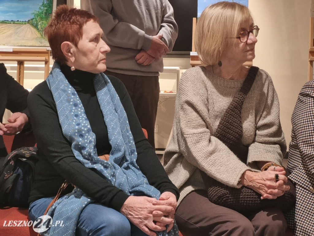 Wystawa UTW w Lesznie: Blisko i daleko