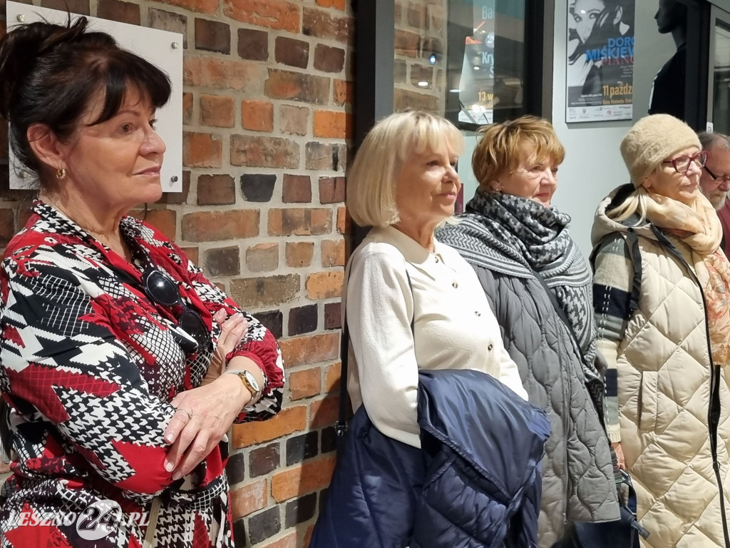 Wystawa UTW w Lesznie: Blisko i daleko