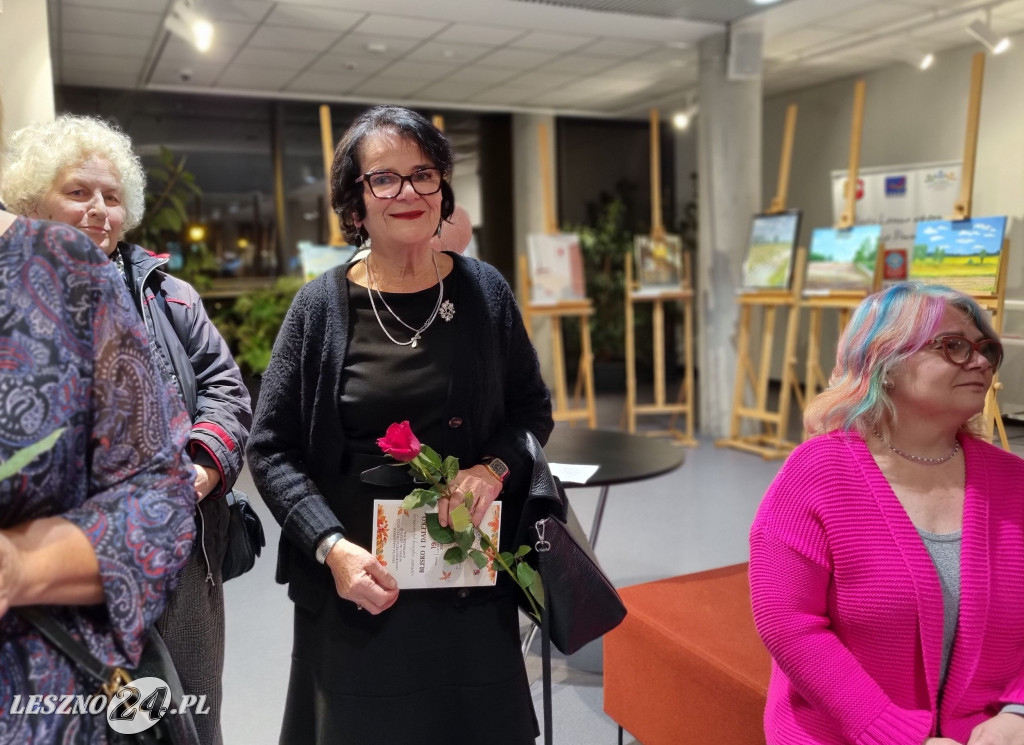 Wystawa UTW w Lesznie: Blisko i daleko