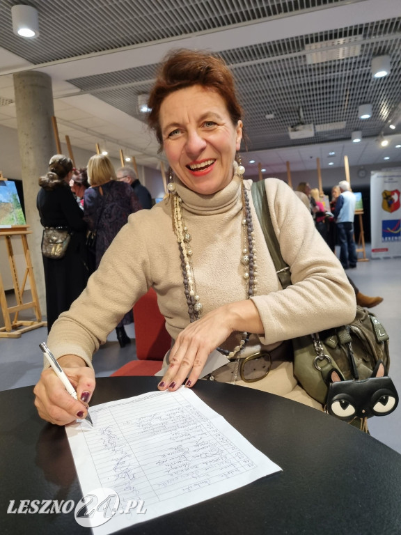 Wystawa UTW w Lesznie: Blisko i daleko