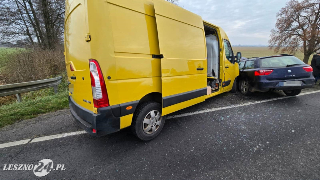 Zderzenie dwóch aut na DK 12 w gm. Święciechowa