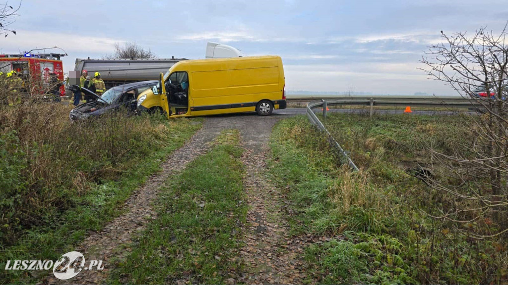 Zderzenie dwóch aut na DK 12 w gm. Święciechowa