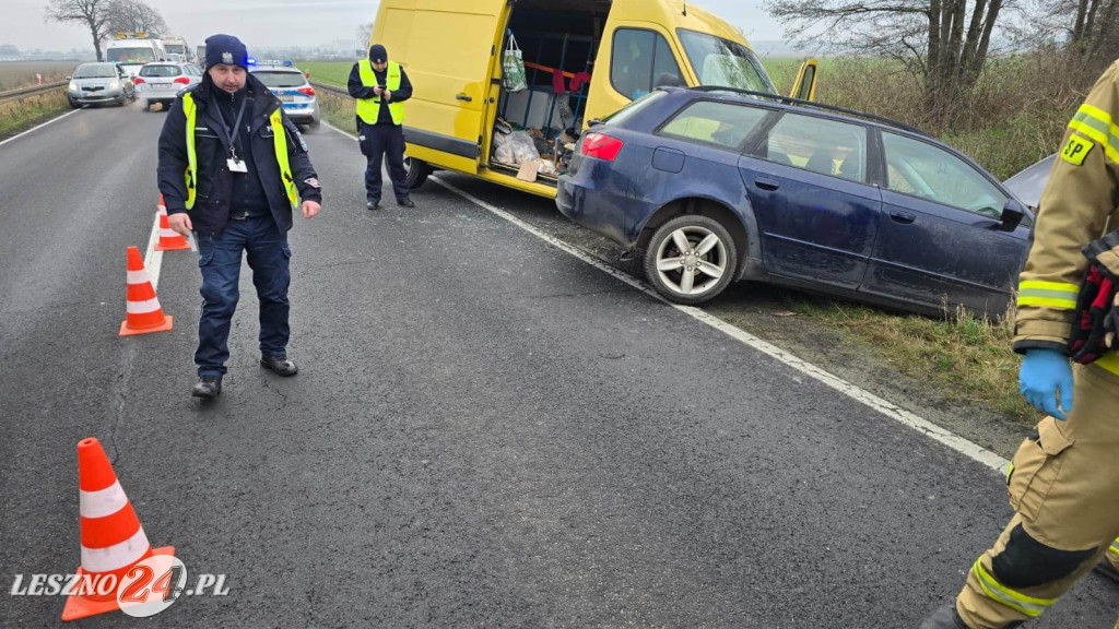 Zderzenie dwóch aut na DK 12 w gm. Święciechowa