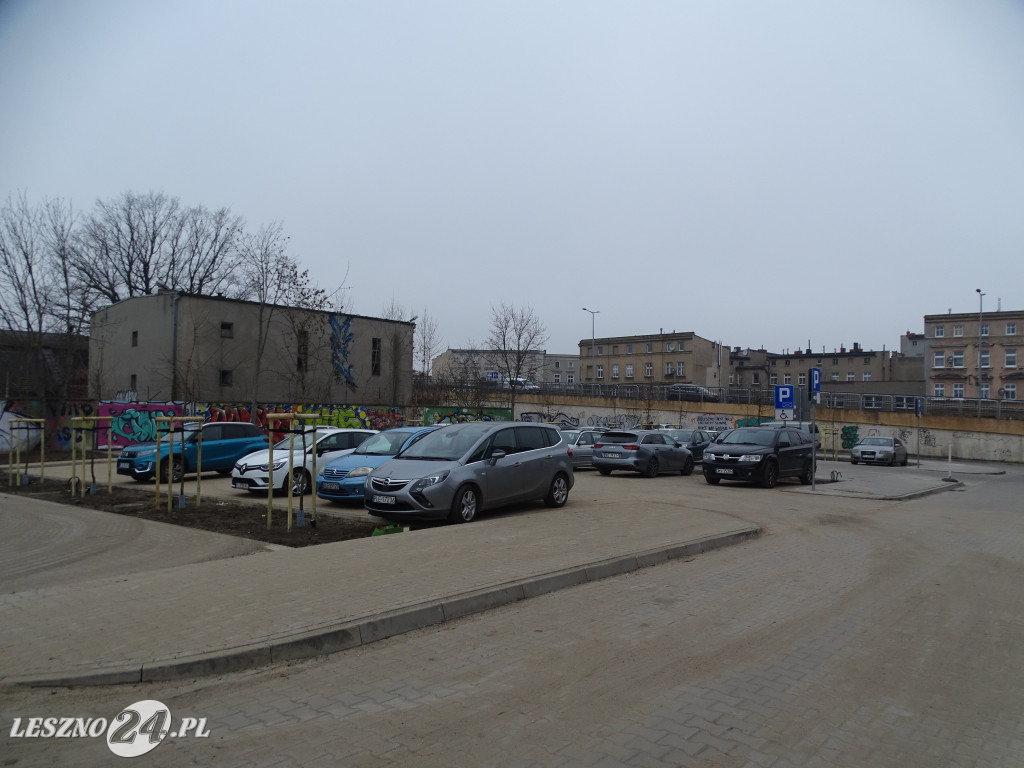Nowy parking w centrum Leszna