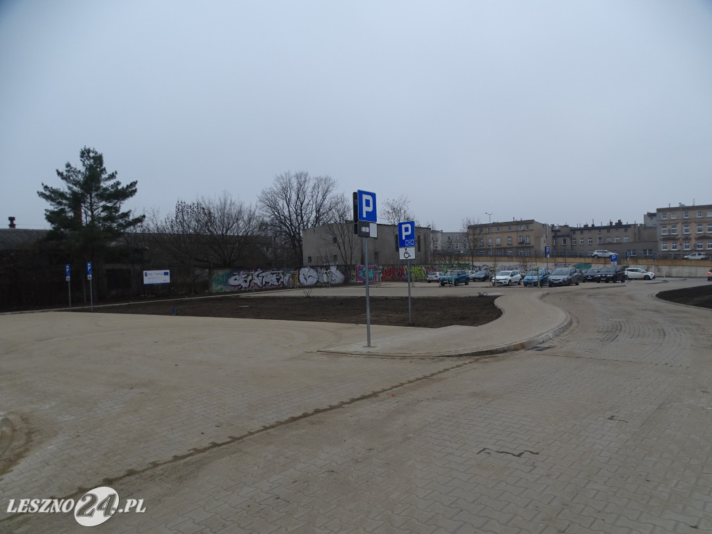 Nowy parking w centrum Leszna