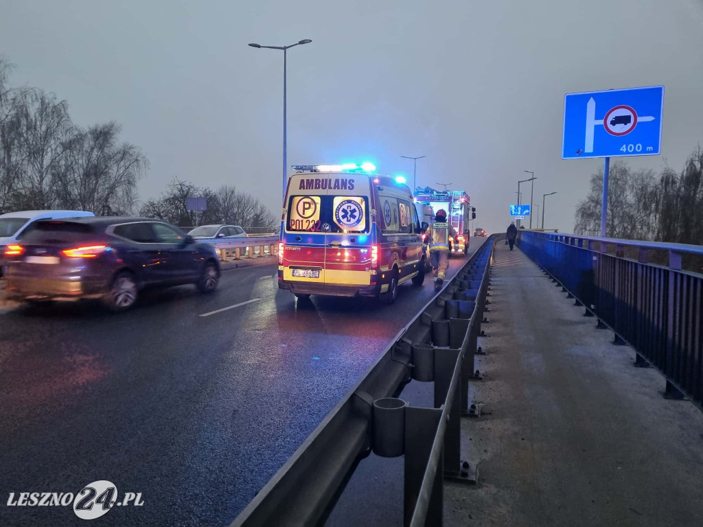 Zderzenie czterech aut na wiadukcie