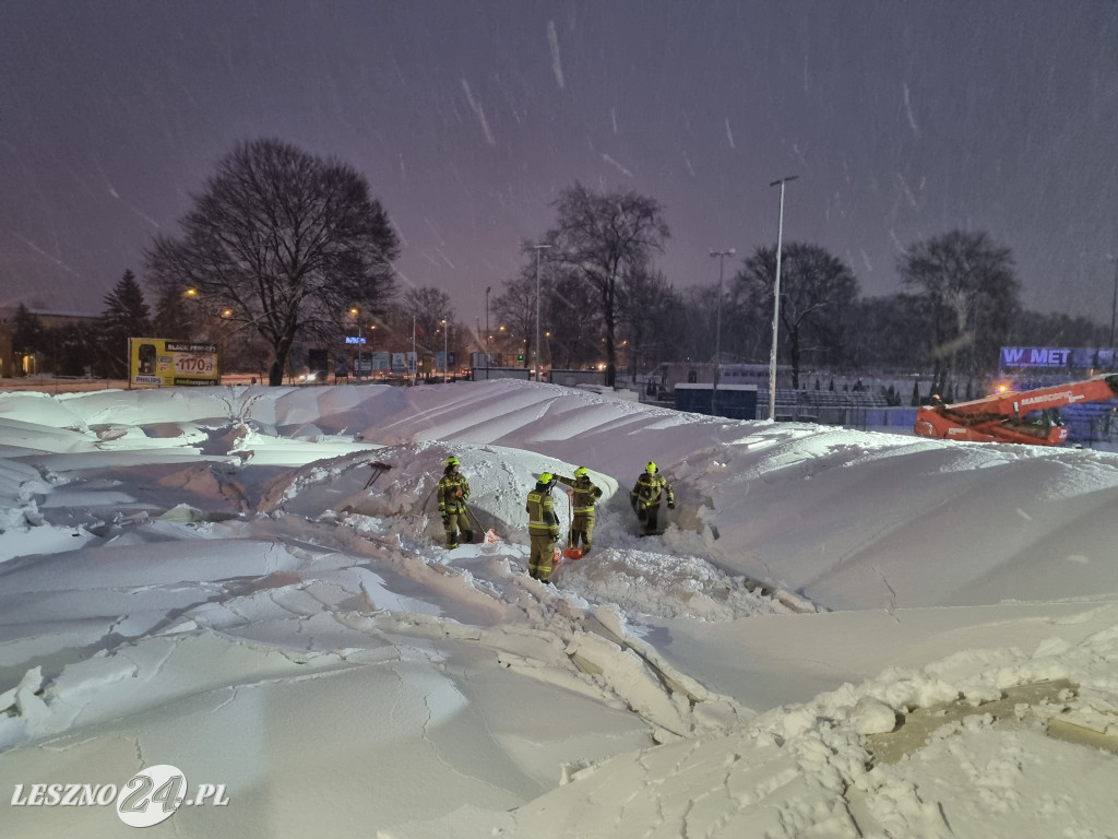 Balon położył się na tafli lodowiska