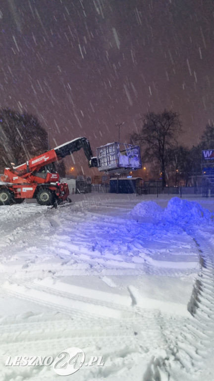 Balon położył się na tafli lodowiska