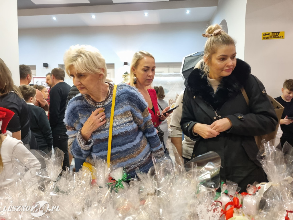 Świąteczny kiermasz SP 3 w Lesznie