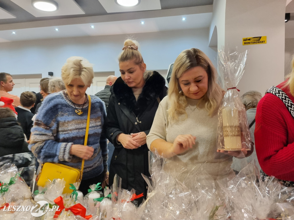 Świąteczny kiermasz SP 3 w Lesznie