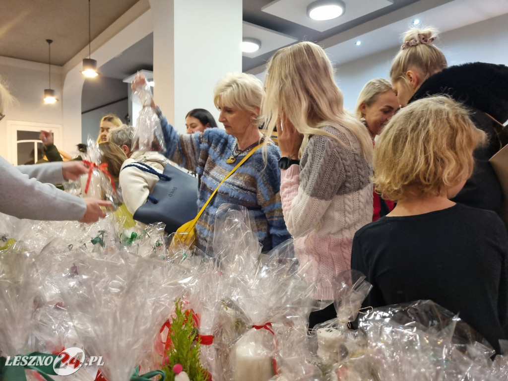 Świąteczny kiermasz SP 3 w Lesznie