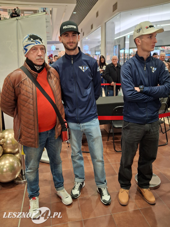 Bycze Mikołajki w Galerii Leszno