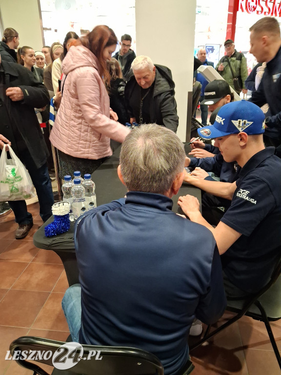 Bycze Mikołajki w Galerii Leszno