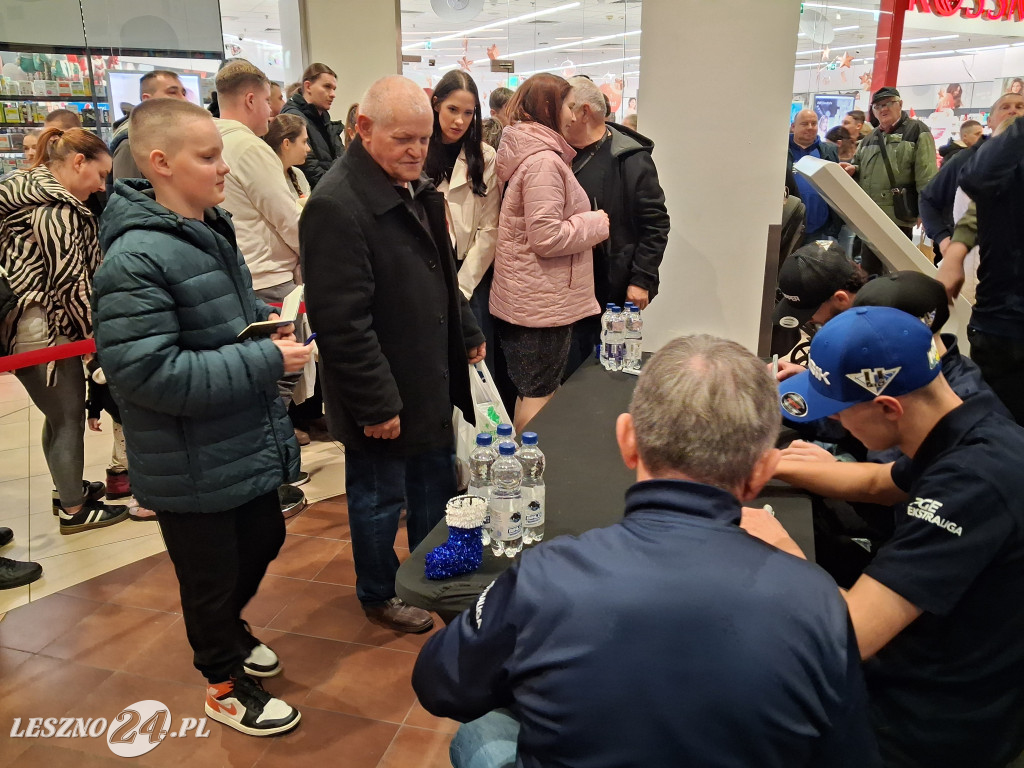 Bycze Mikołajki w Galerii Leszno