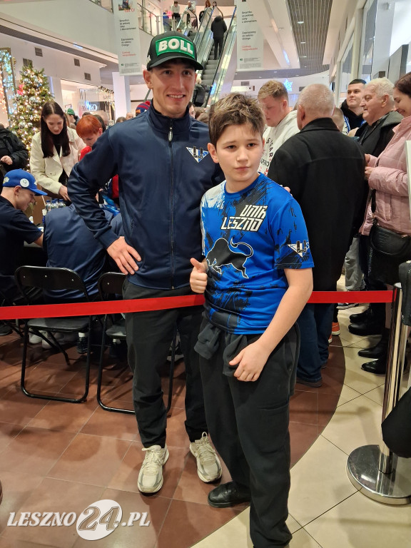 Bycze Mikołajki w Galerii Leszno