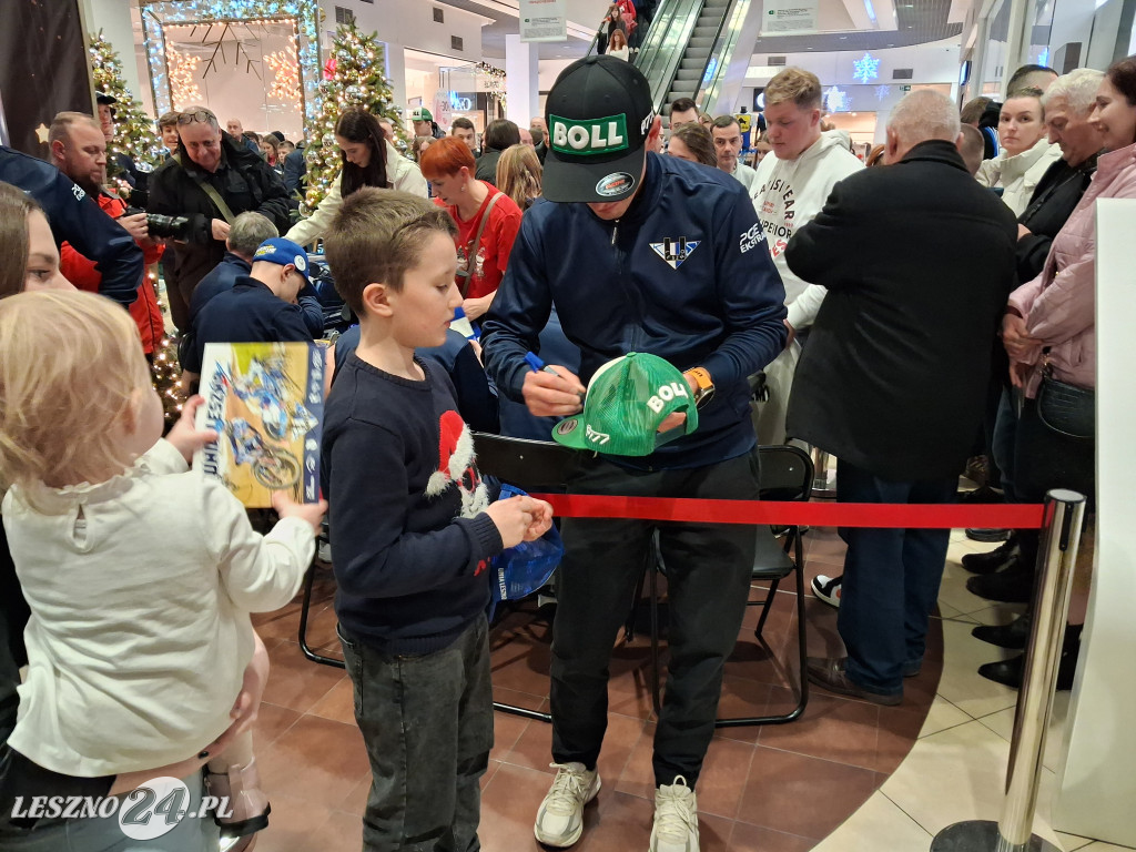 Bycze Mikołajki w Galerii Leszno