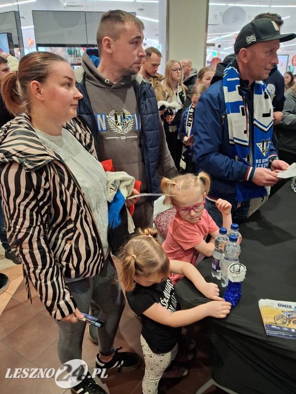 Bycze Mikołajki w Galerii Leszno