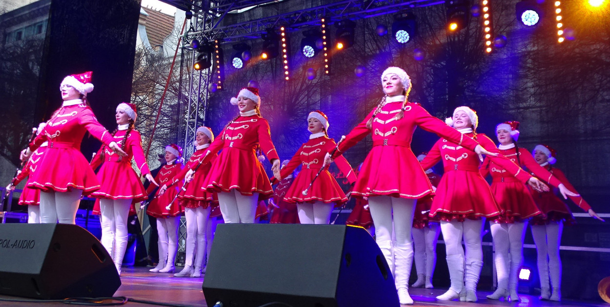 Mikołajki i Jarmark na Rynku w Lesznie