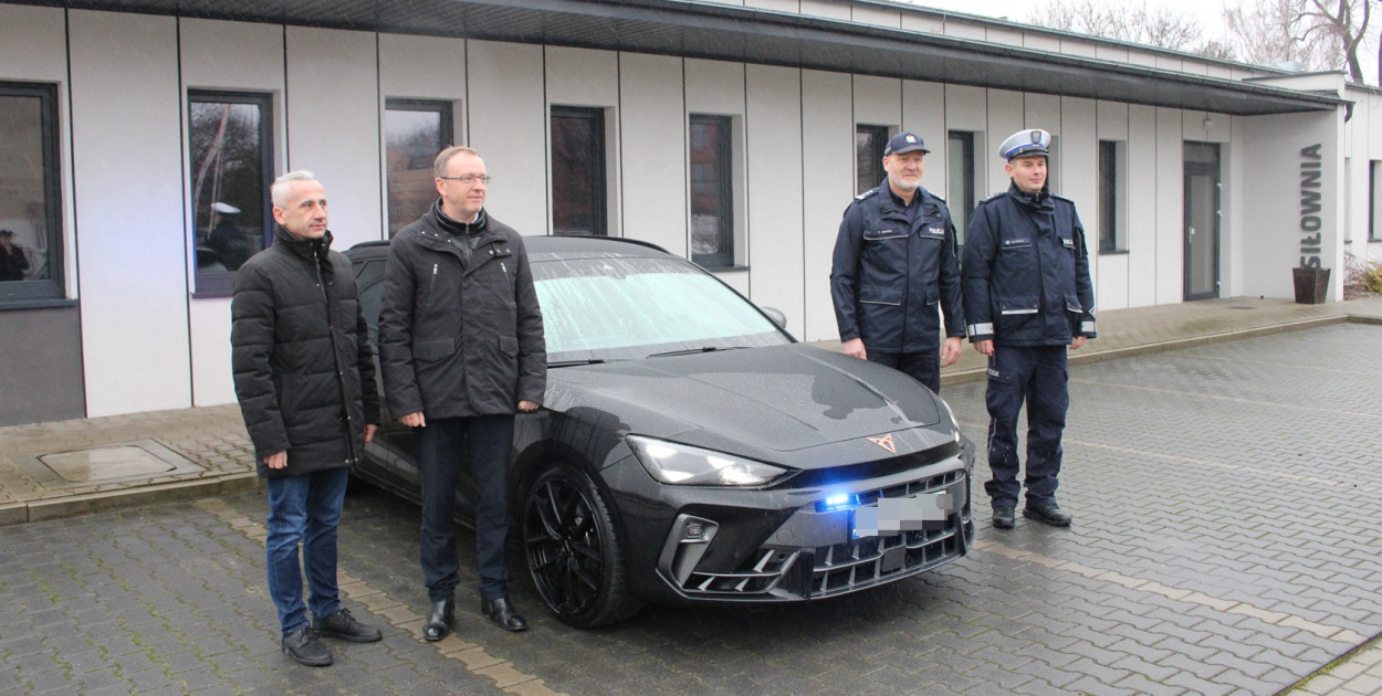 Policja w Lesznie ma nowy samochód