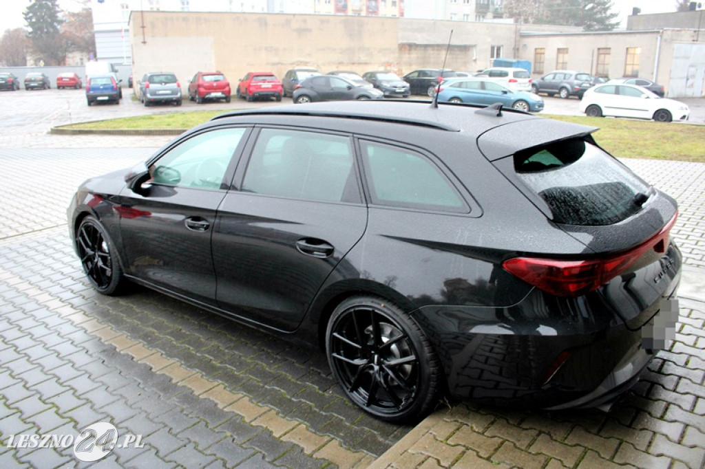 Policja w Lesznie ma nowy samochód