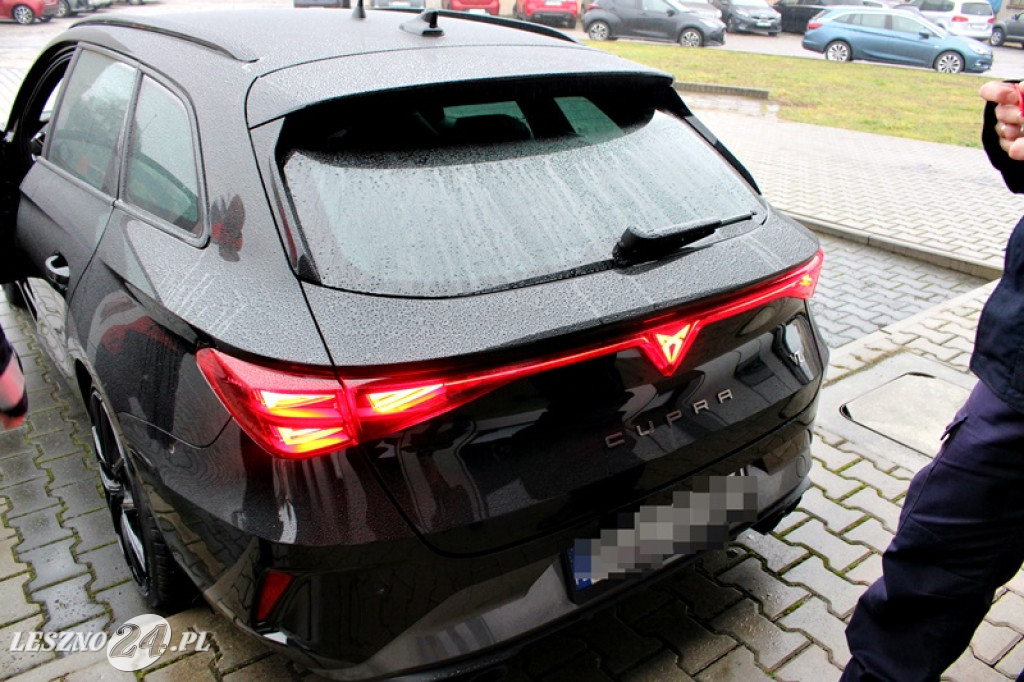 Policja w Lesznie ma nowy samochód