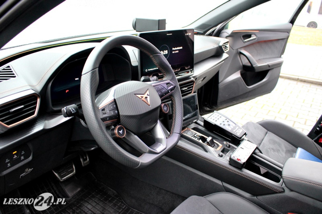 Policja w Lesznie ma nowy samochód