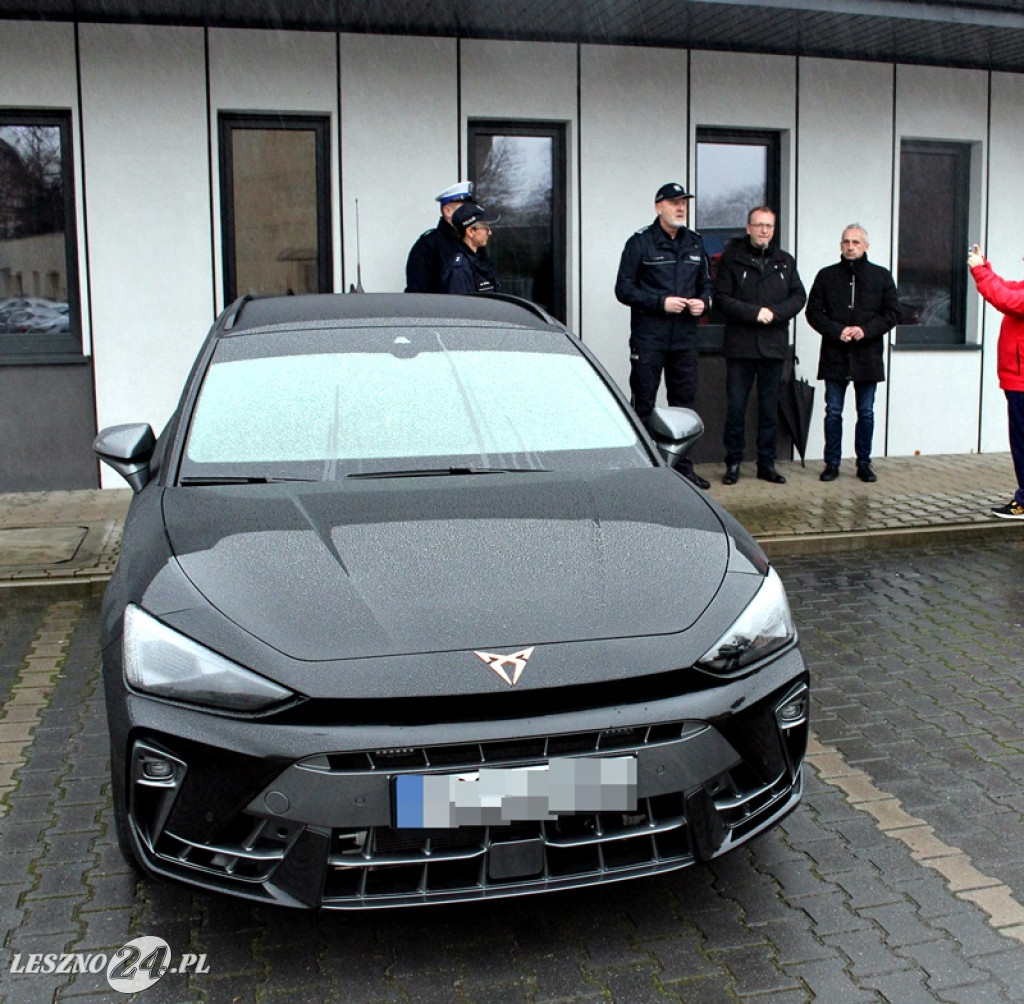 Policja w Lesznie ma nowy samochód