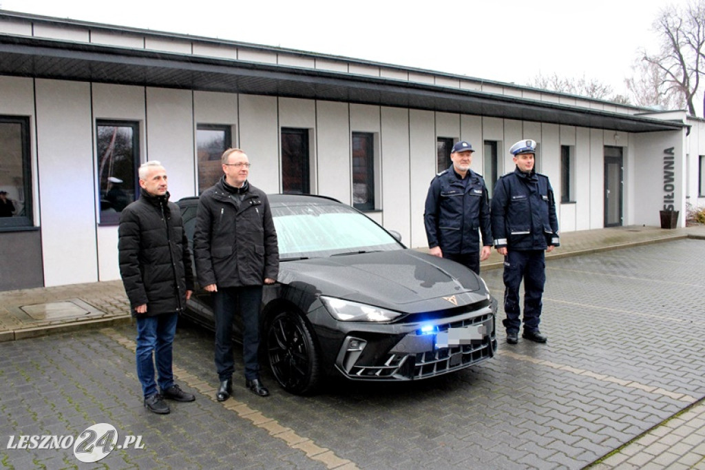 Policja w Lesznie ma nowy samochód
