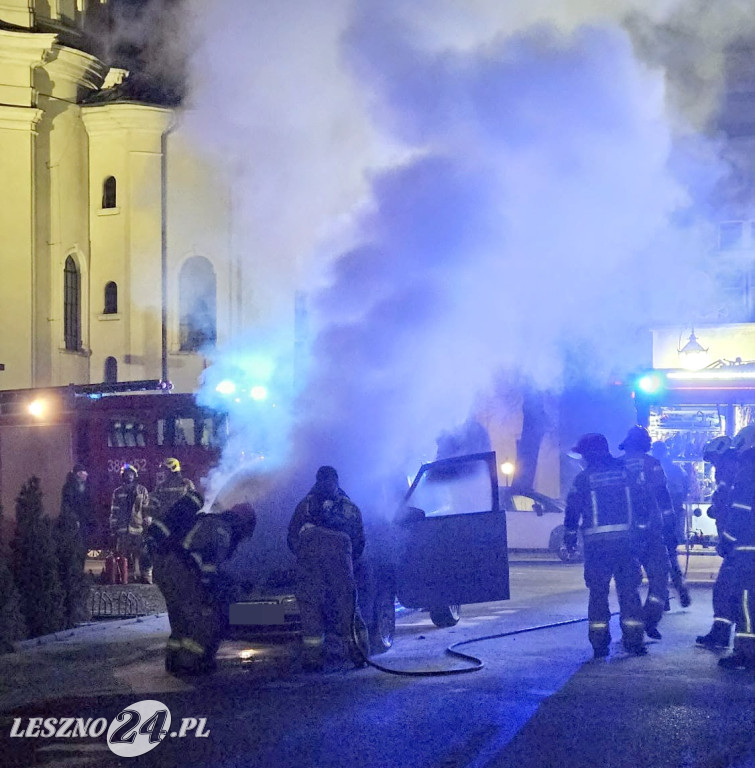 W Rydzynie doszczętnie spalił się samochód