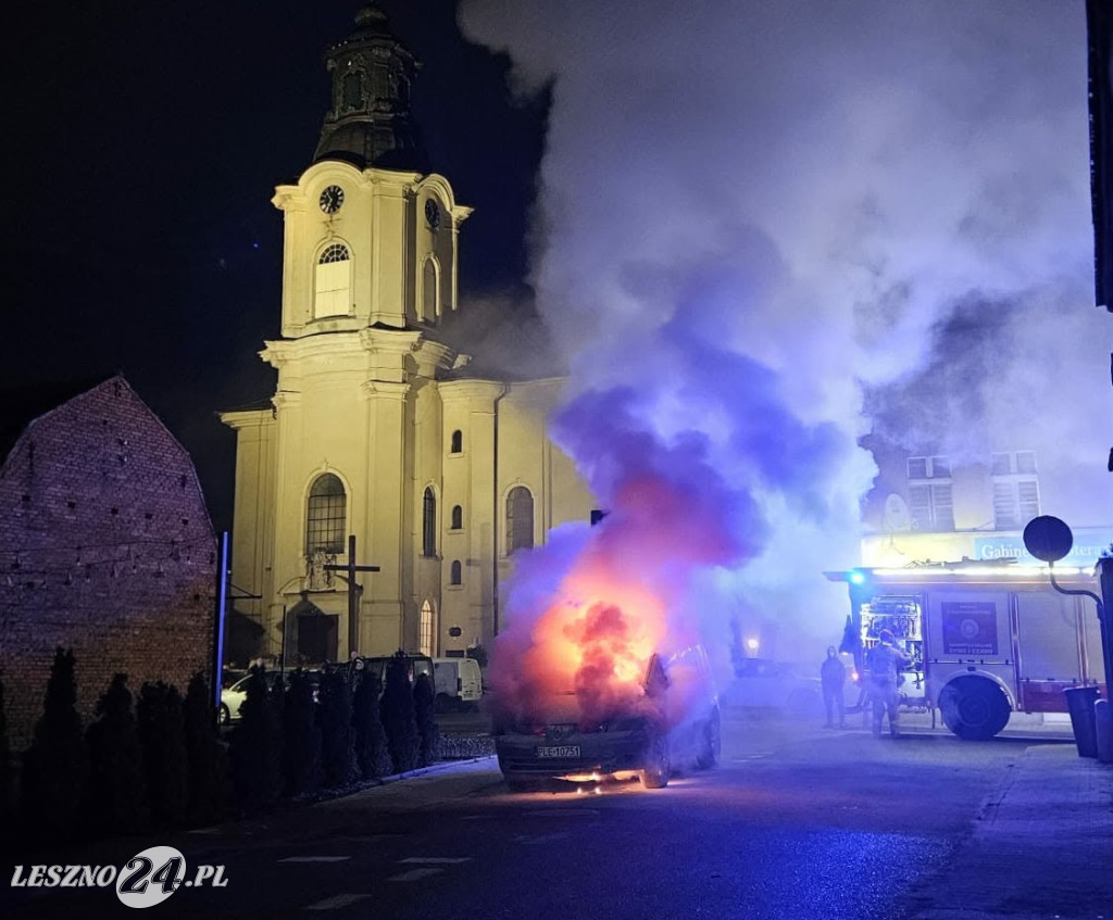 W Rydzynie doszczętnie spalił się samochód