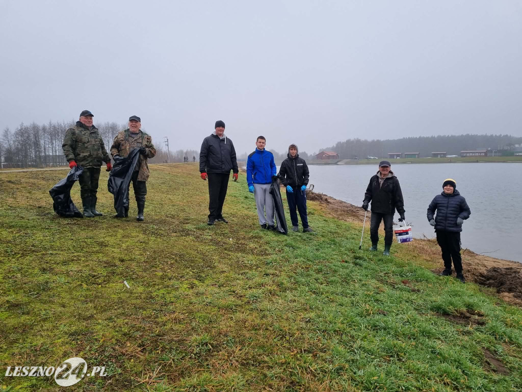 Wędkarze porządkowali zbiornik Rydzyna
