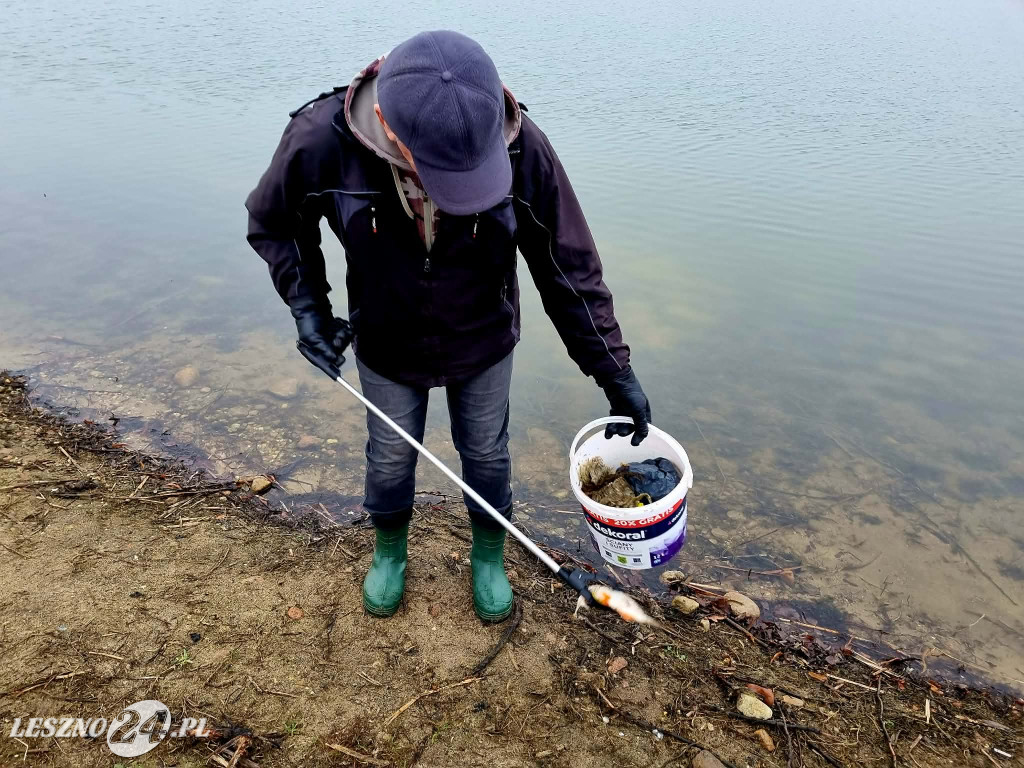 Wędkarze porządkowali zbiornik Rydzyna