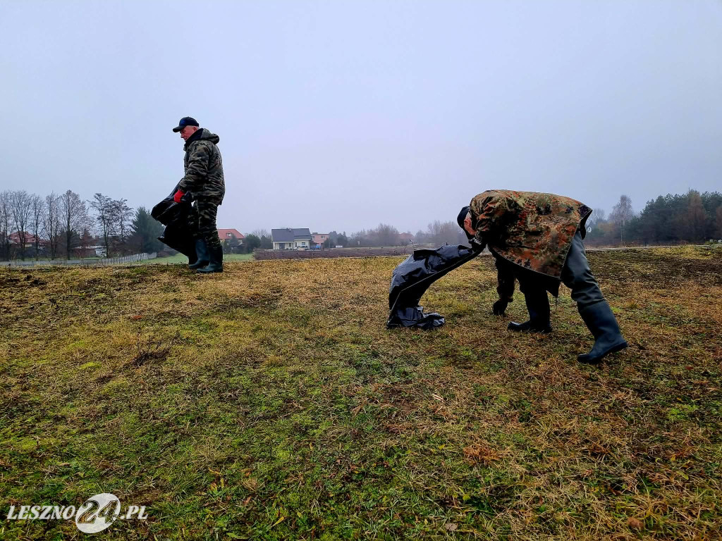 Wędkarze porządkowali zbiornik Rydzyna