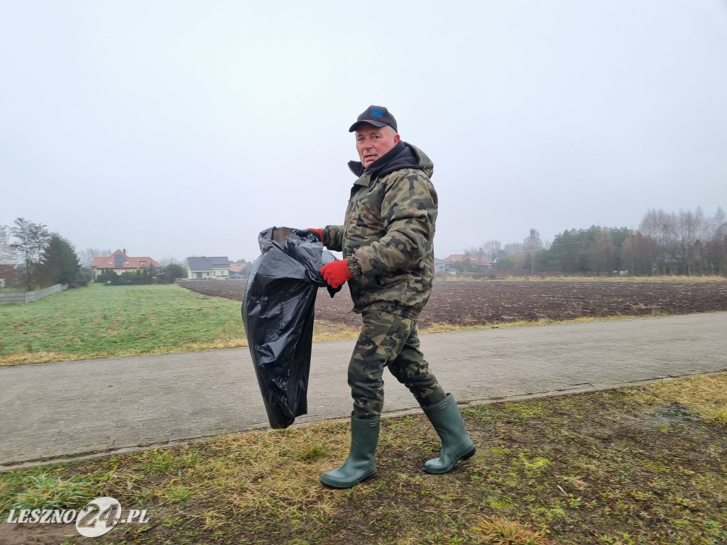 Wędkarze porządkowali zbiornik Rydzyna
