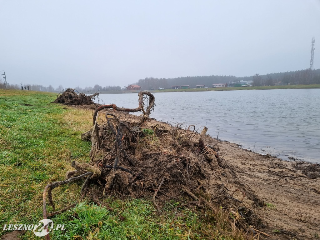 Wędkarze porządkowali zbiornik Rydzyna