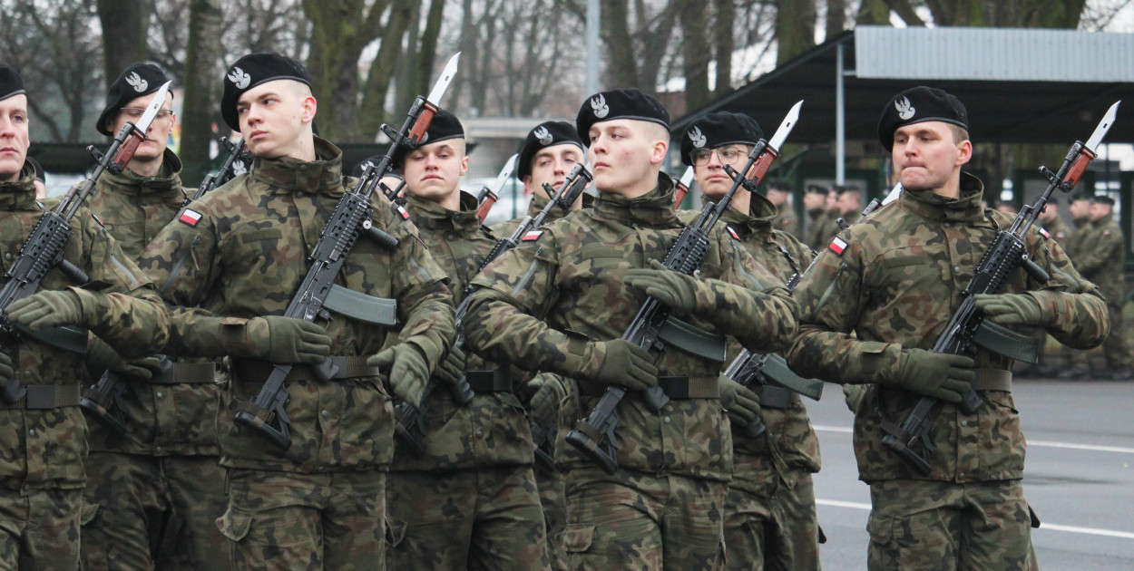 Przysięga żołnierzy dobrowolnej służby w Lesznie