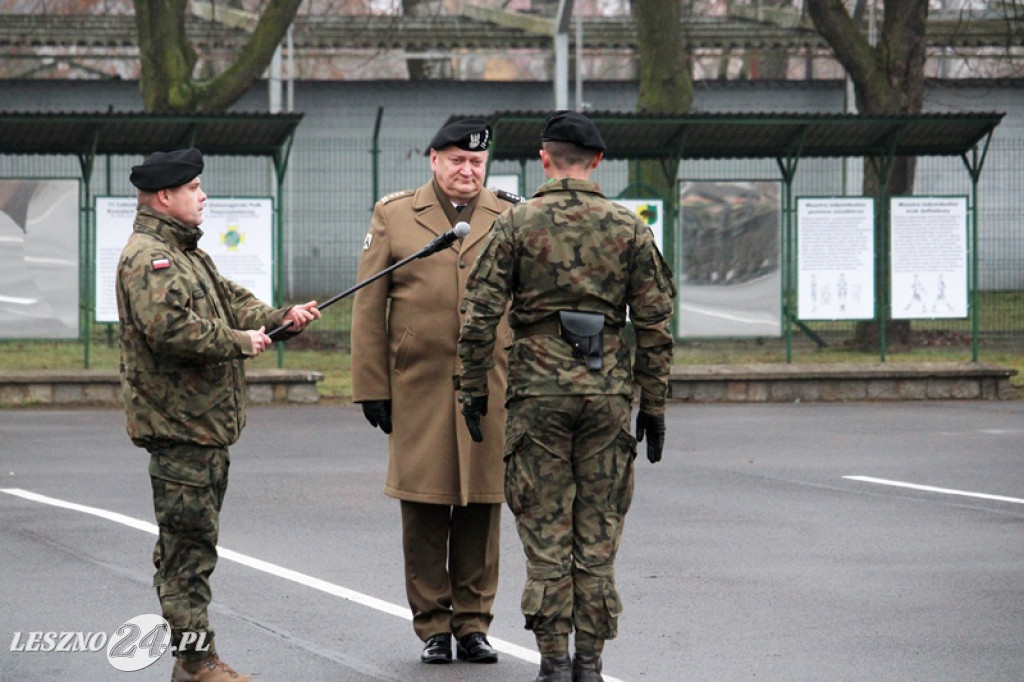 Przysięga żołnierzy dobrowolnej służby w Lesznie