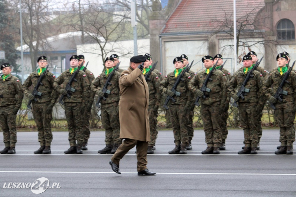 Przysięga żołnierzy dobrowolnej służby w Lesznie