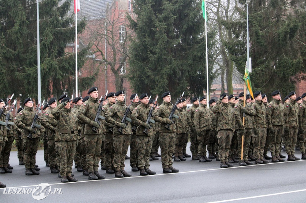 Przysięga żołnierzy dobrowolnej służby w Lesznie