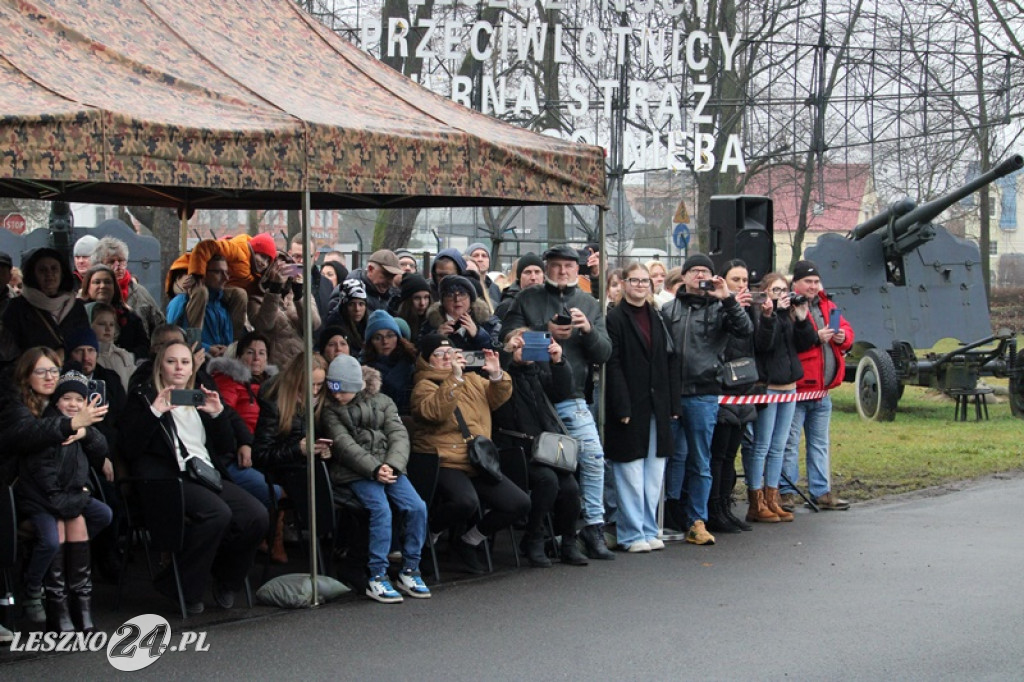 Przysięga żołnierzy dobrowolnej służby w Lesznie