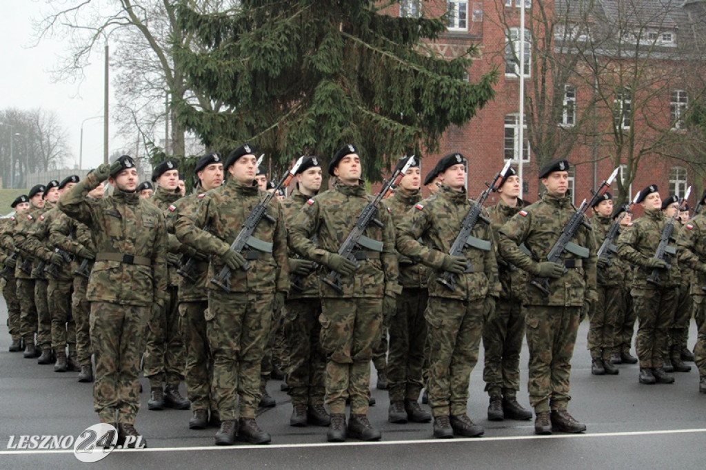 Przysięga żołnierzy dobrowolnej służby w Lesznie