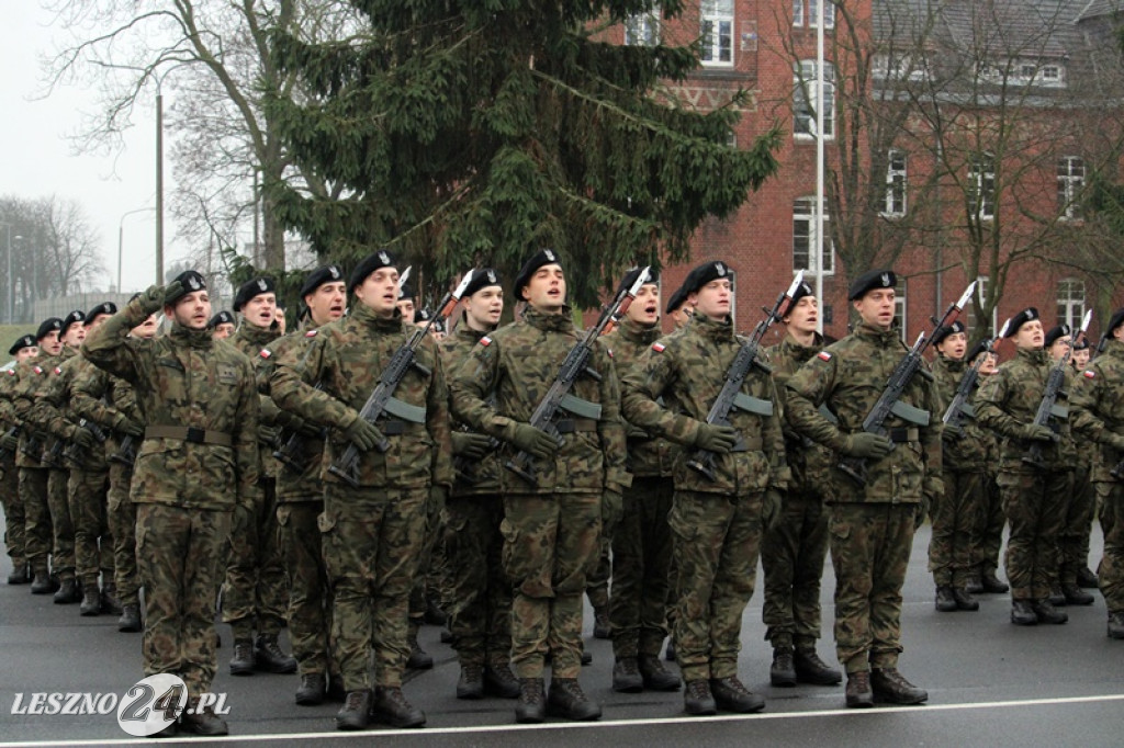 Przysięga żołnierzy dobrowolnej służby w Lesznie