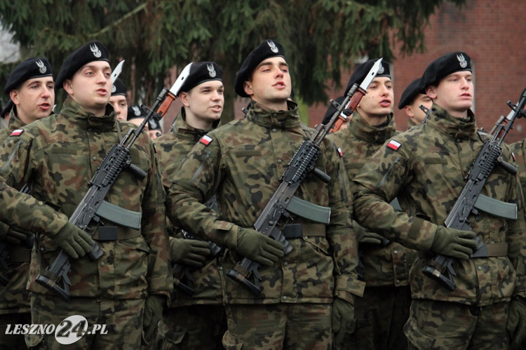Przysięga żołnierzy dobrowolnej służby w Lesznie