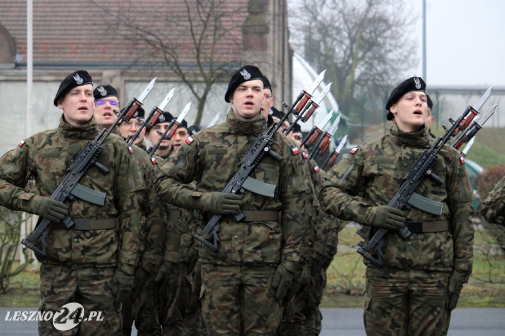 Przysięga żołnierzy dobrowolnej służby w Lesznie