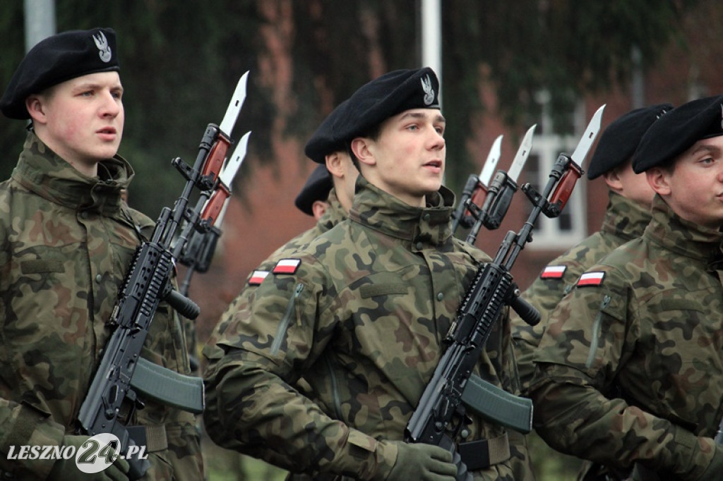 Przysięga żołnierzy dobrowolnej służby w Lesznie