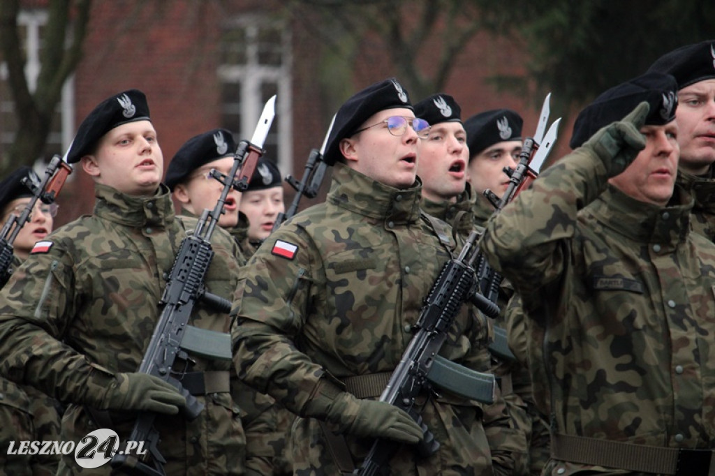 Przysięga żołnierzy dobrowolnej służby w Lesznie