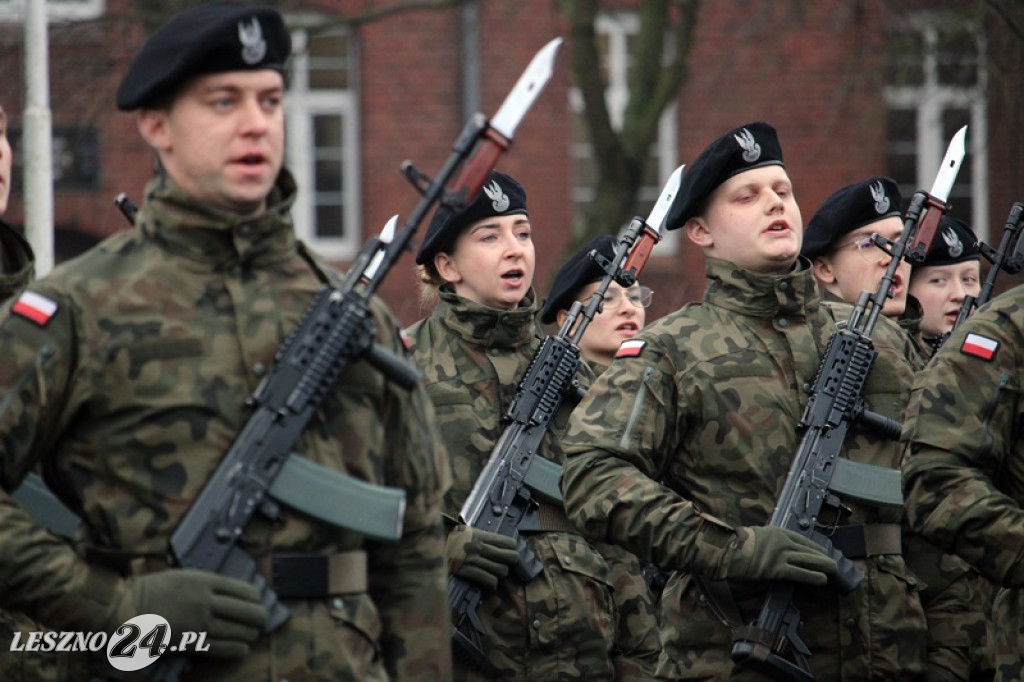 Przysięga żołnierzy dobrowolnej służby w Lesznie