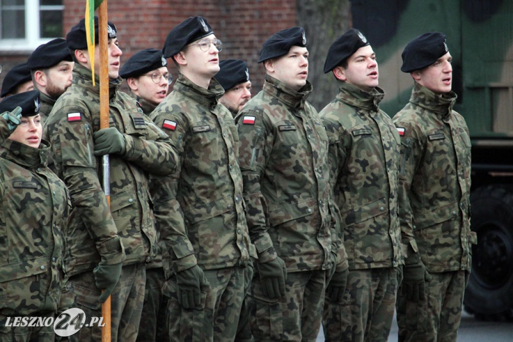 Przysięga żołnierzy dobrowolnej służby w Lesznie