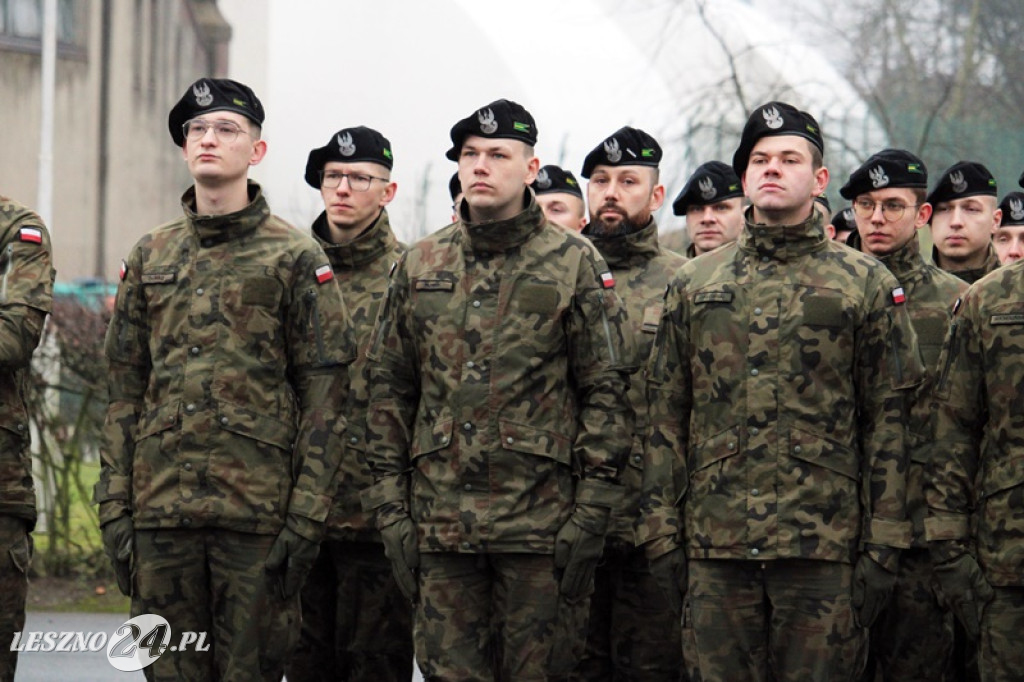 Przysięga żołnierzy dobrowolnej służby w Lesznie