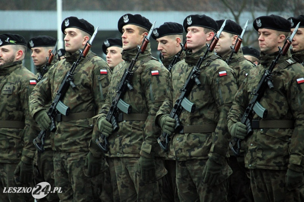 Przysięga żołnierzy dobrowolnej służby w Lesznie